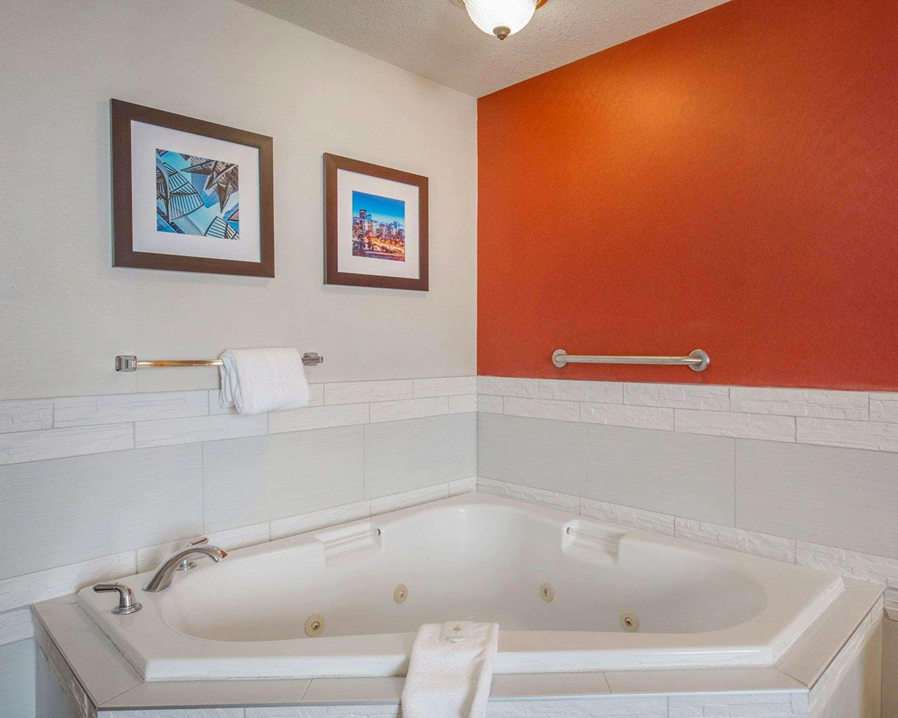Comfort Inn & Suites University YYC Dış mekan fotoğraf